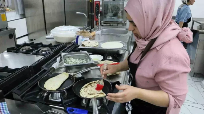Diyarbakirda Kadin Kooperatifi Yoresel Lezzetler Uretiyor