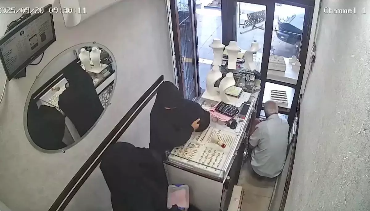 Diyarbakirda Kadinlar Kuyumcudan 25 Kilo Altin Caldi 6 Supheli Yakalandi