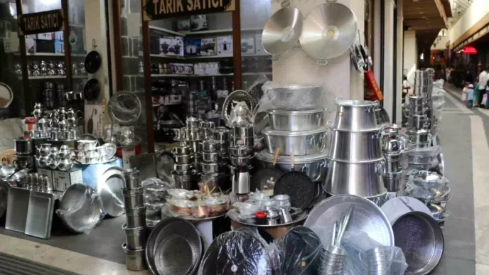 Diyarbakirda Tencere ve Tava Satisi Kilo ile Yapiliyor