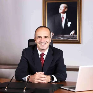 Dr Berk Cagdas MAIS AS Genel Mudurlugunu Bahaettin Tatogluna Devretti