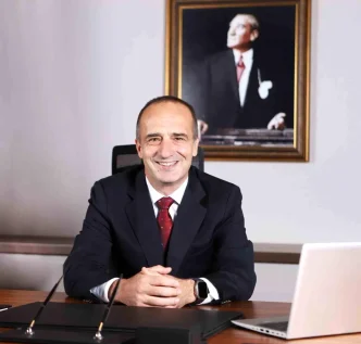 Dr Berk Cagdas MAIS AS Genel Mudurlugunu Bahaettin Tatogluna Devretti