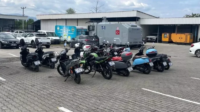 Duzcede Usulsuz Motosiklet Operasyonu 21 Arac Ele Gecirildi 27 Gozalti