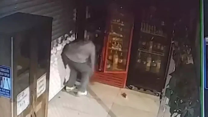 Elazigda Bufeden Icecek Calan Sahis Guvenlik Kamerasinda