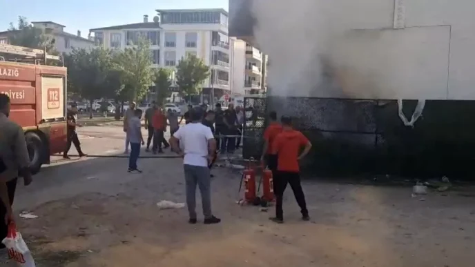 Elazigda Market Deposunda Yangin Cikti
