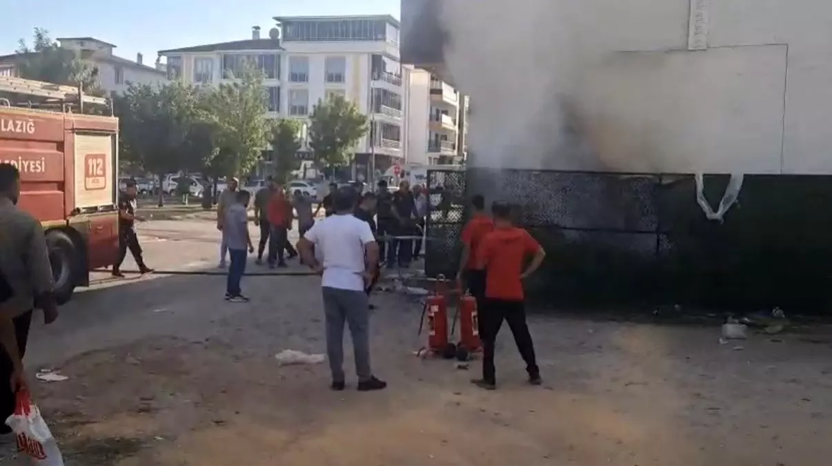 Elazigda Market Deposunda Yangin Cikti