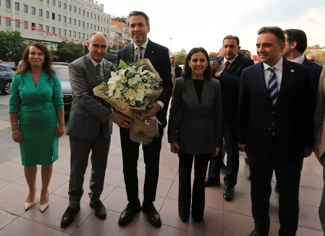 Enerji Bakani Alparslan Bayraktar Manisa Valiligini Ziyaret Etti