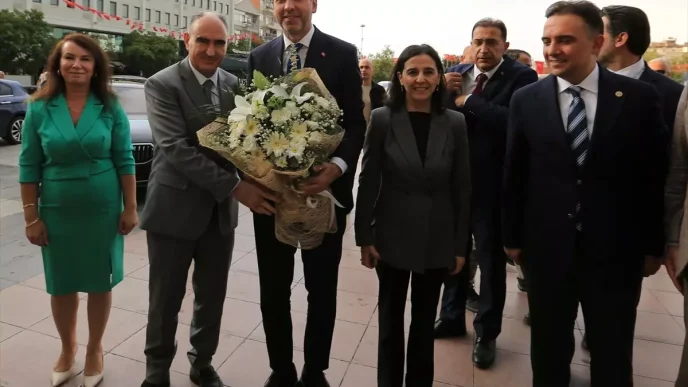 Enerji Bakani Alparslan Bayraktar Manisa Valiligini Ziyaret Etti