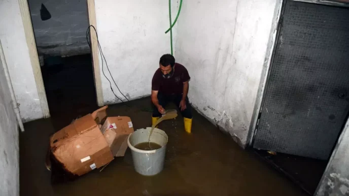 Erciste Taskin Copler Sulama Kanalini Tikadi