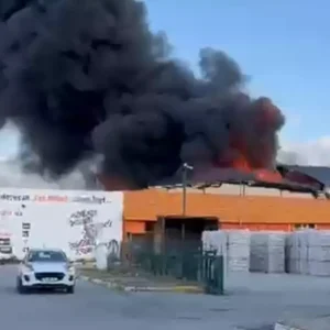 Erzurumda Boya Fabrikasinda Yangin Cikti