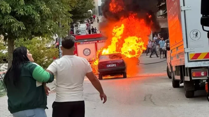Eskisehirde 30 Dakikada Yanarak Kullanilamaz Hale Gelen Aracin Sahibi Yasadigi