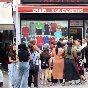 Eskisehirde Okul Kiyafeti Alisverisinde Son Gun Telasi