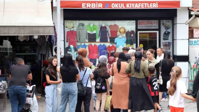 Eskisehirde Okul Kiyafeti Alisverisinde Son Gun Telasi