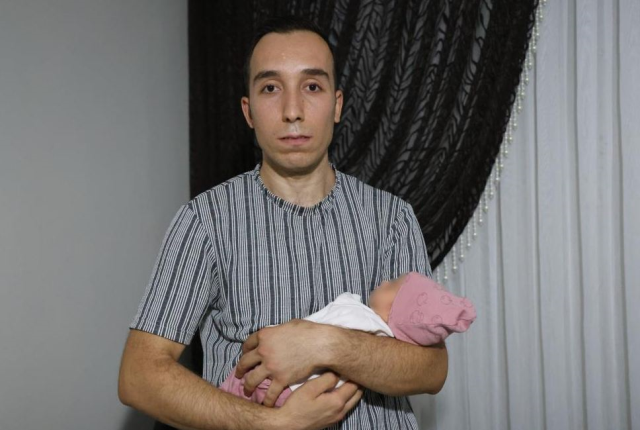 Eve dönen aile bebeğin kıyafetlerini çıkarınca şoke oldu: DNA testi istedim