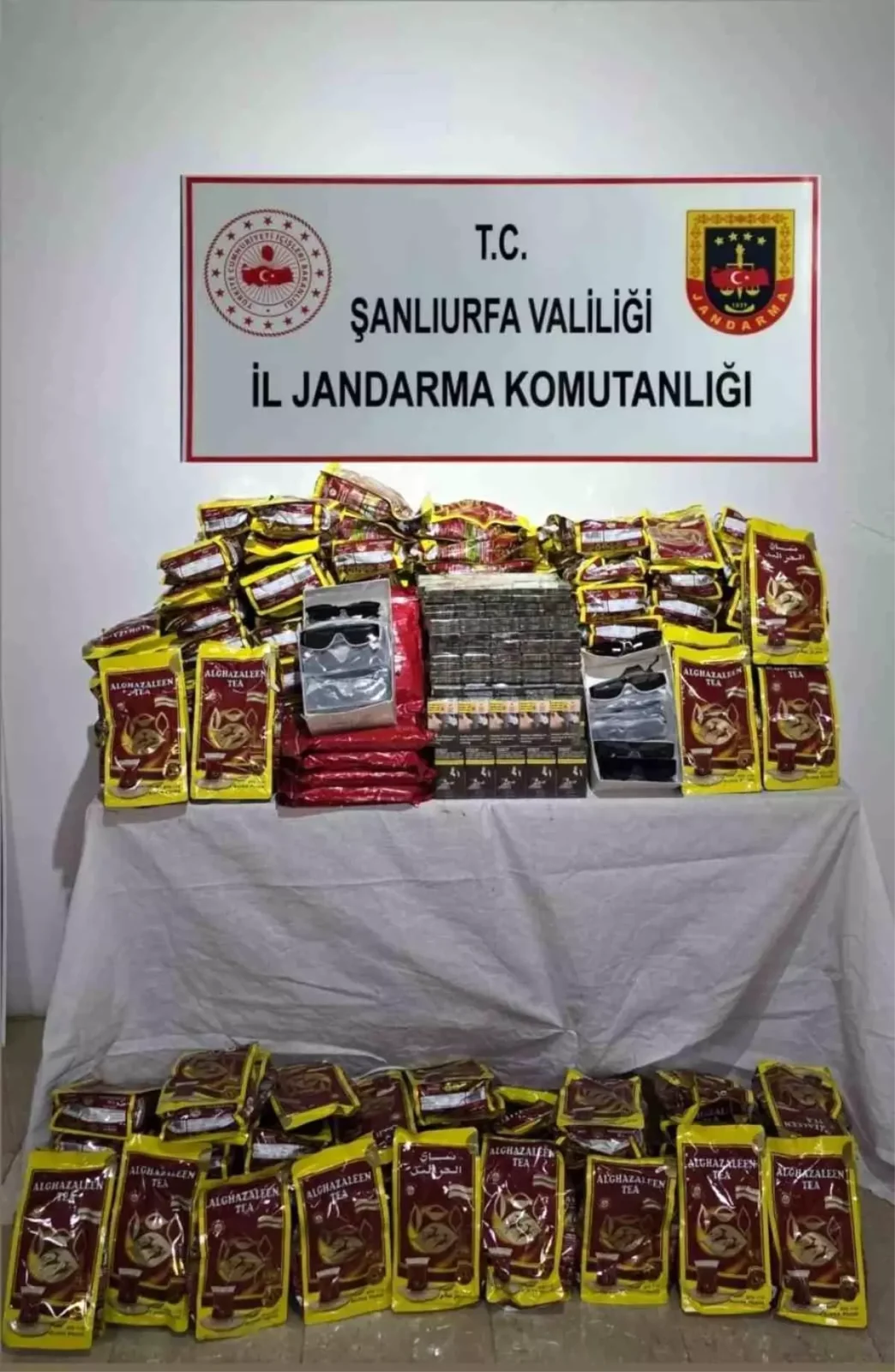 Eyyubiyede Kacakcilik Operasyonu 600 Paket Sigara ve 6 Kilogram Tutun