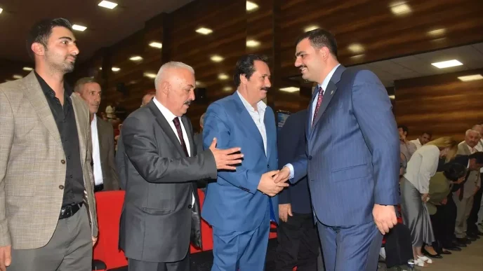 Eyyup Kadir Inan CHPnin Ihrac Karari Celiskilerini Ortaya Koyuyor