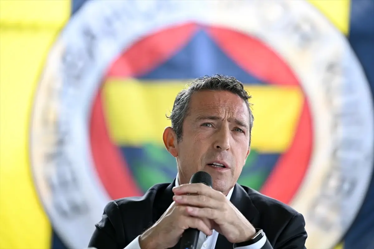 Fenerbahce Kulubu Baskani Ali Koc basin mensuplariyla bulustu