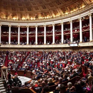 Fransa Basbakani Francois Bayrou Hukumeti Guvenoyu Alamayarak Dustu