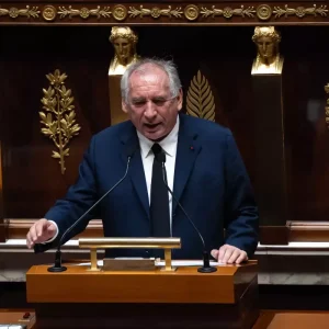 Fransada Basbakan Francois Bayrou Hukumeti Guvenoyu Alamayarak Dustu
