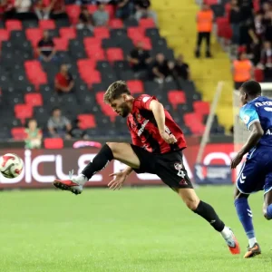 Gaziantep FK ve Samsunspor 2 2 Beraber Kaldi