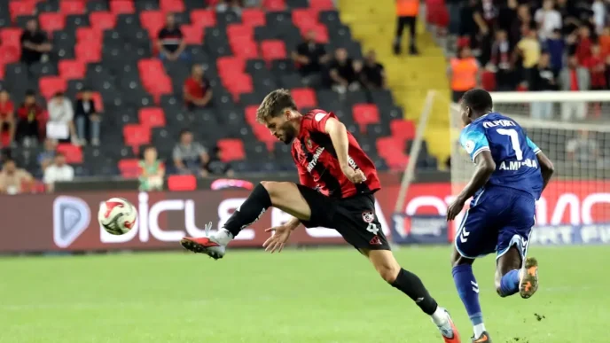 Gaziantep FK ve Samsunspor 2 2 Beraber Kaldi