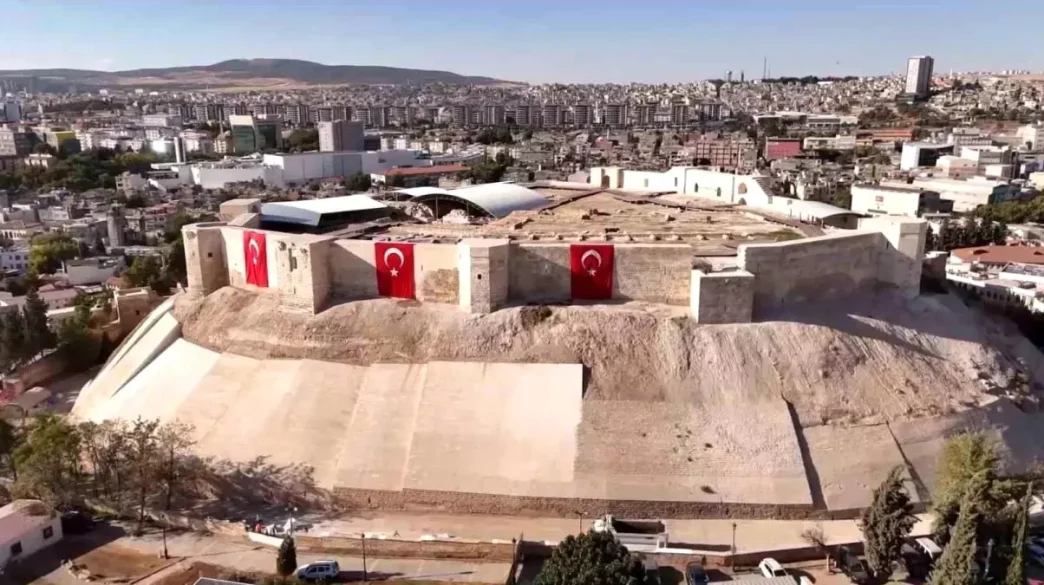 Gaziantep esnafi dort gozle kalenin ziyarete acilmasini bekliyor