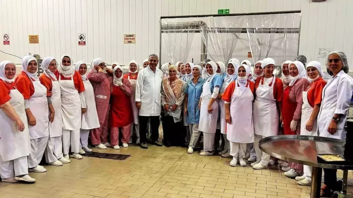 Gulgun Feyman Kardelen Kestane Sekerinin Uretim Tesisini Ziyaret Etti