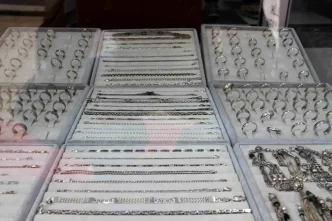 Gumus Yatirim Araci Olarak One Cikiyor