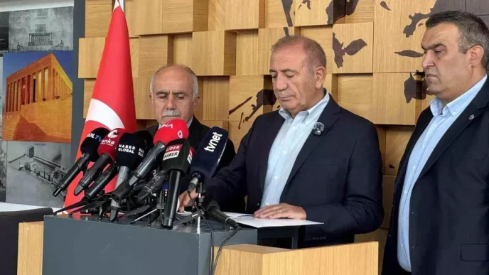 Gursel Tekinden CHP Yonetimine Elestiri