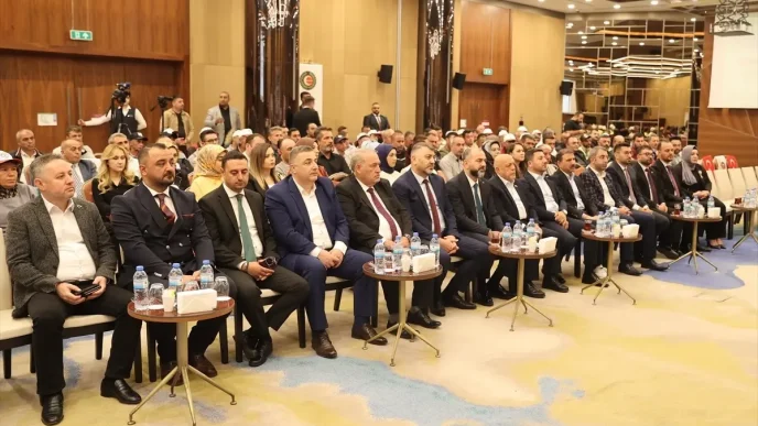 HAK IS Genel Baskani Arslan 80 bin isci baski ile sendikadan