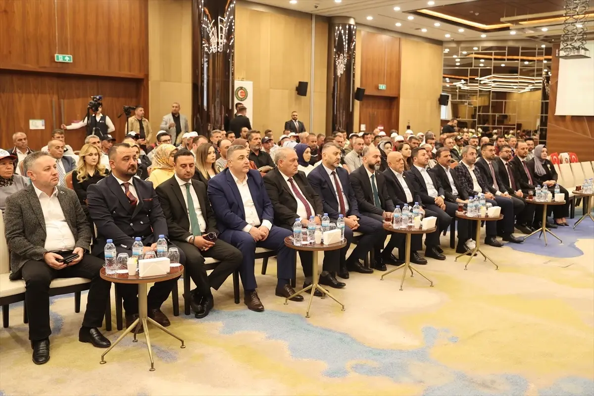 HAK IS Genel Baskani Arslan 80 bin isci baski ile sendikadan