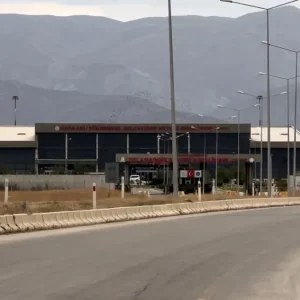 Hakkaride Ucak Bileti Bulmakta Zorluk Yasaniyor