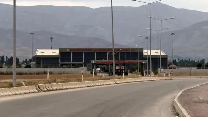 Hakkaride Ucak Bileti Bulmakta Zorluk Yasaniyor