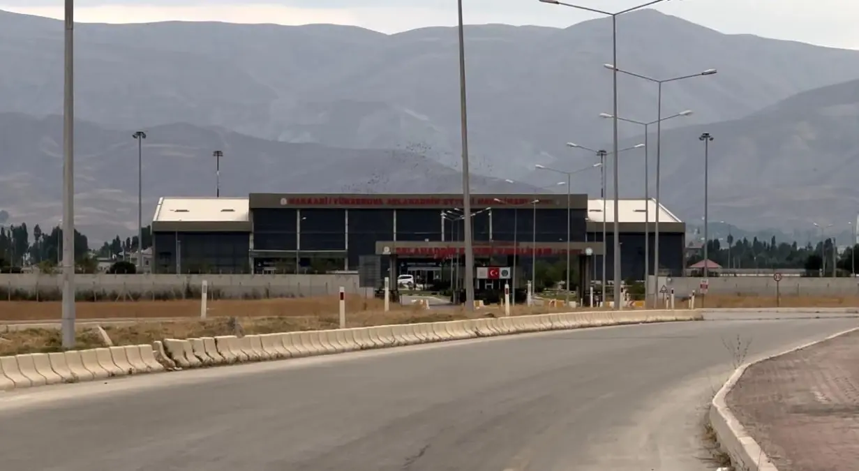 Hakkaride Ucak Bileti Bulmakta Zorluk Yasaniyor