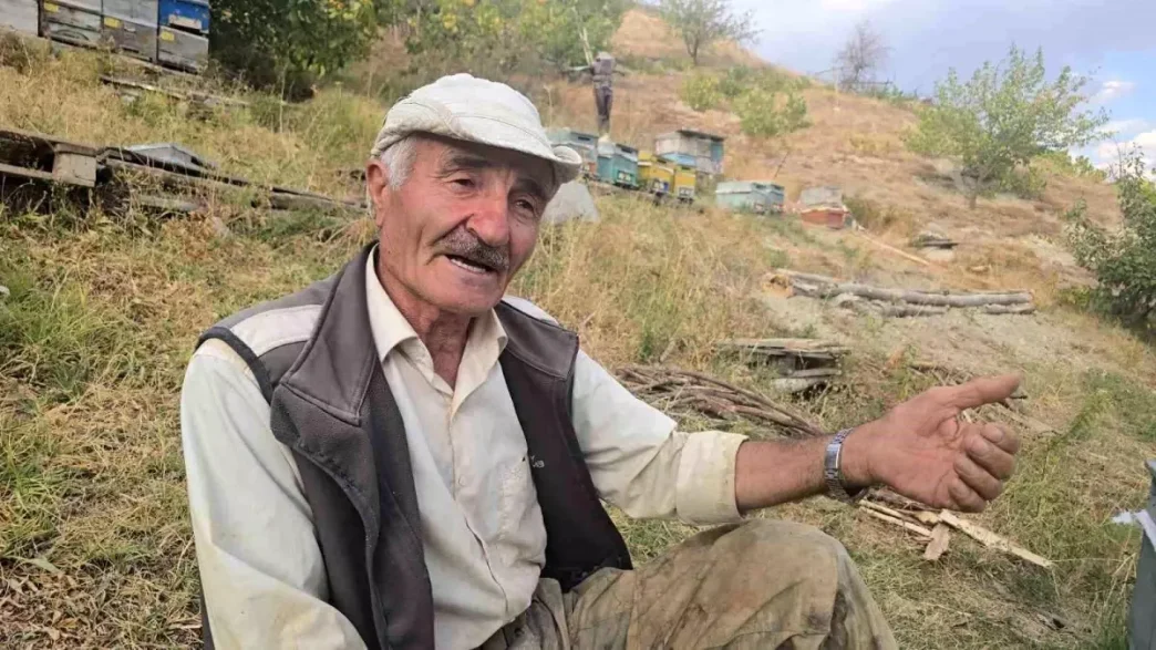 Hakkarideki Mezra Sakinleri Asfalt Yolda ve Sulama Havuzunda Destek Ariyor