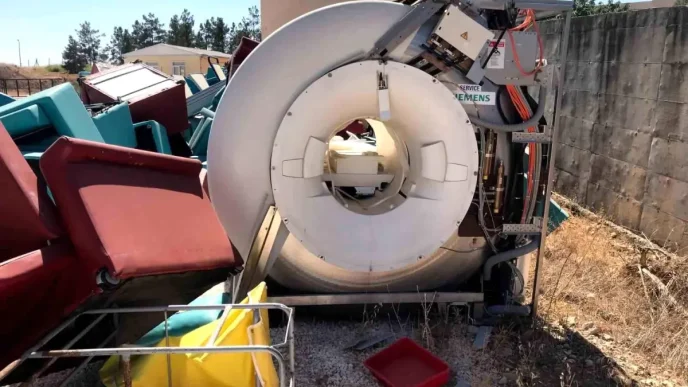 Harran Universitesinde Milyonlarca Liralik Tibbi Cihazlar Otoparkta Curuyucu Bekliyor