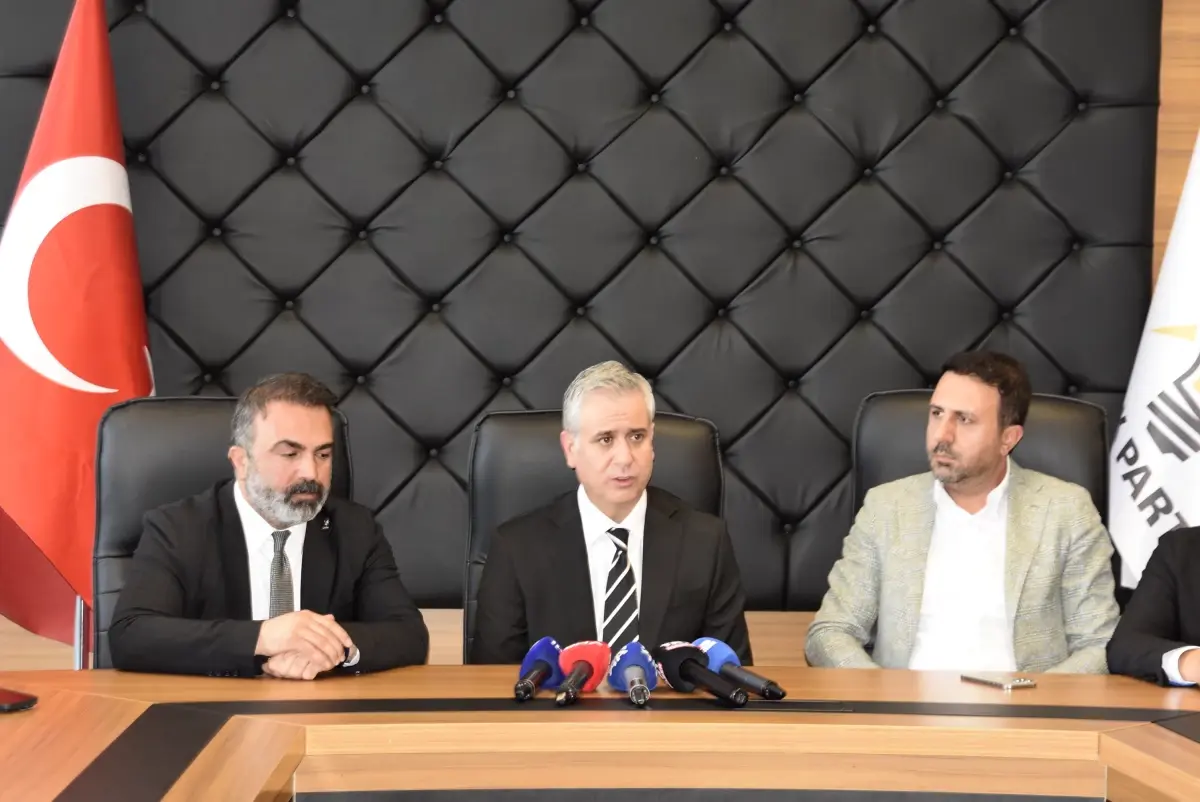 Hasan Basri Yalcin Teror meselesini tamamen topragin altina gommek mecburiyetindeyiz