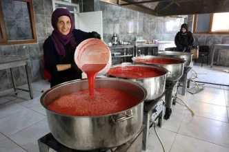 Hatayda Afetzede Kadinlar Domates Salcasi Uretiyor