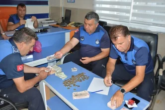 Havzada Dilencilik Yapan Kisinin Uzerinden 5 Bin Lira Cikti
