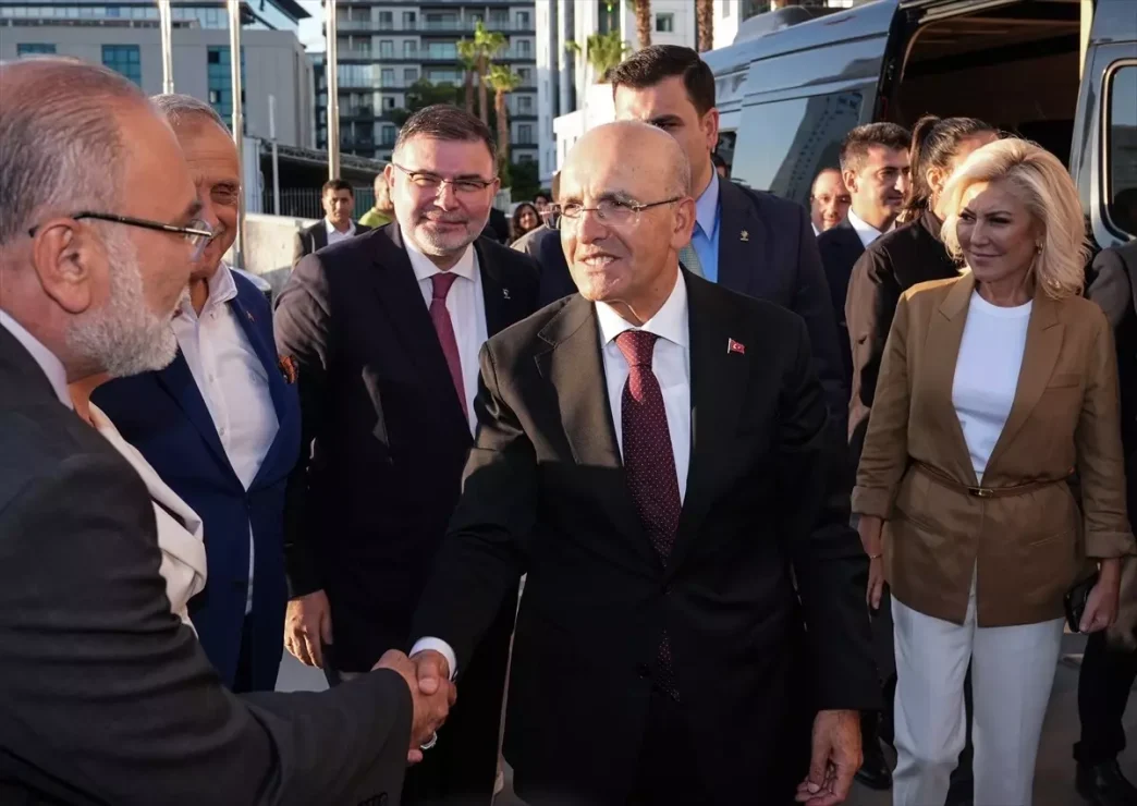 Hazine ve Maliye Bakani Simsek Izmirde cesitli ziyaretlerde bulundu