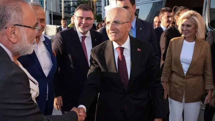 Hazine ve Maliye Bakani Simsek Izmirde cesitli ziyaretlerde bulundu