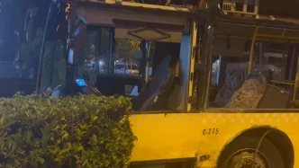 IETT Otobusu ile Otomobil Carpisti 2 Yarali
