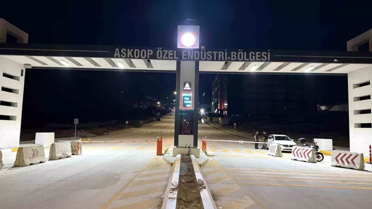 Istanbul Arnavutkoyde Endustri Bolgesinde Yangin