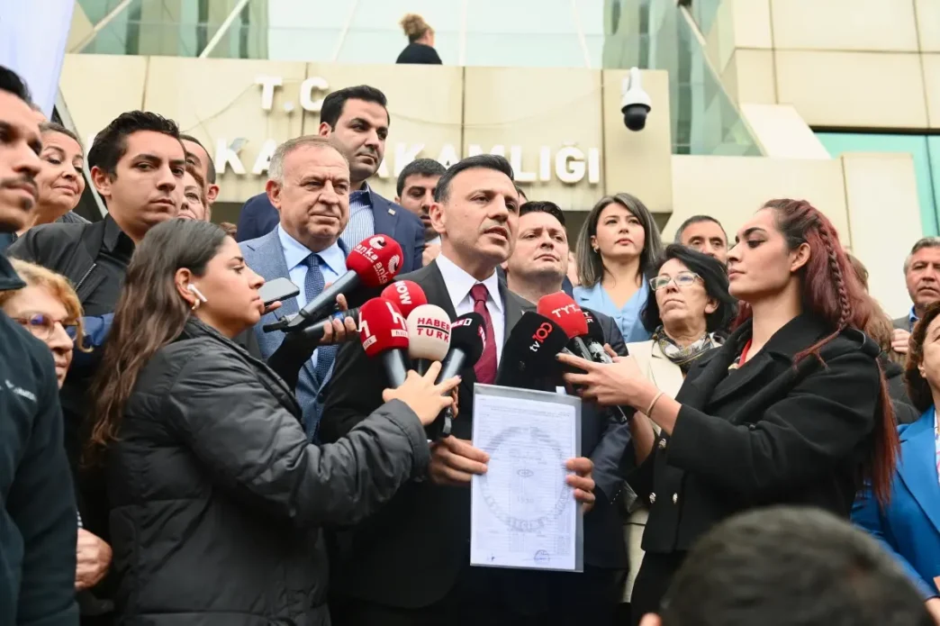 Istanbul Ozgur Celik Sariyer Ilce Secim Kurulu onunde konustu Metin