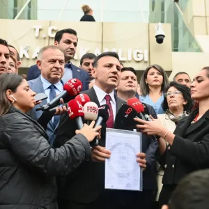 Istanbul Ozgur Celik Sariyer Ilce Secim Kurulu onunde konustu Metin