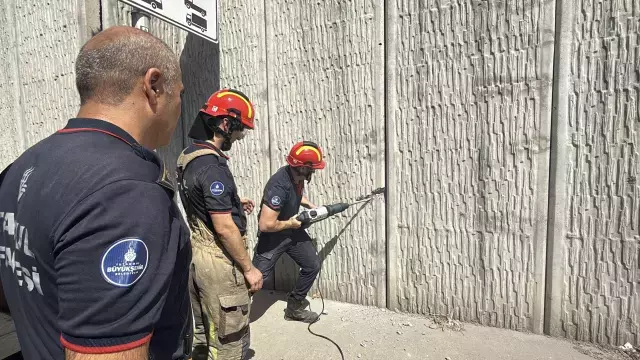 İstanbul'da 15 metrelik duvarın arasında günlerce mahsur kaldı, sesleri duyanlar ihbar etti