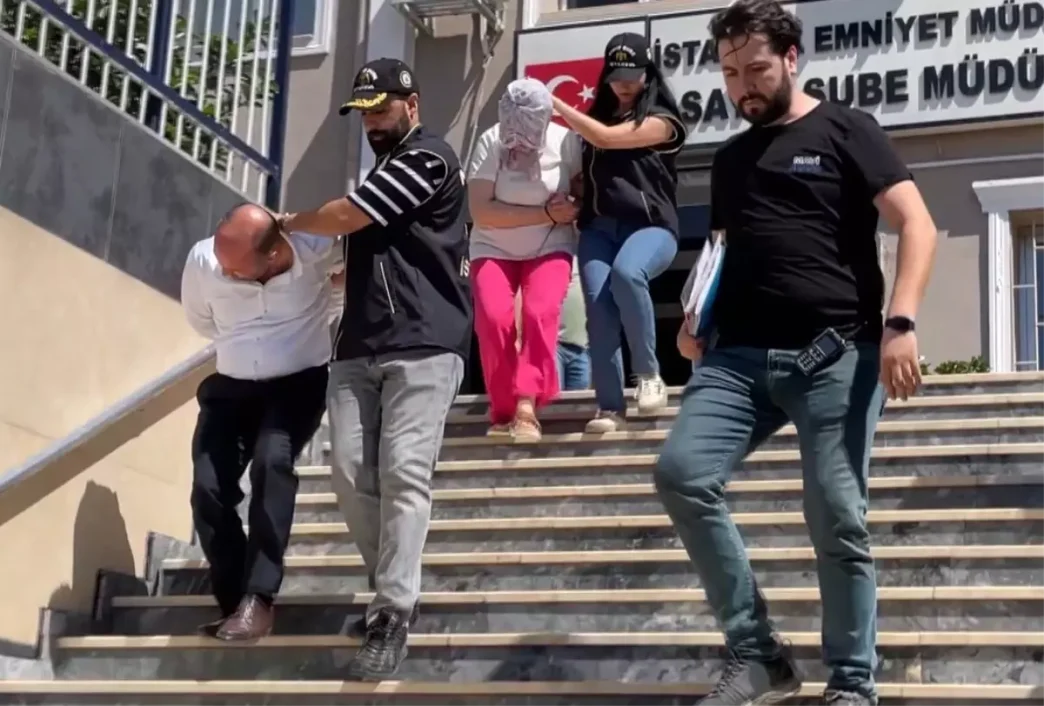 Istanbulda 285 Milyon Lira Dolandiriciligi Kari Koca Gozaltina Alindi