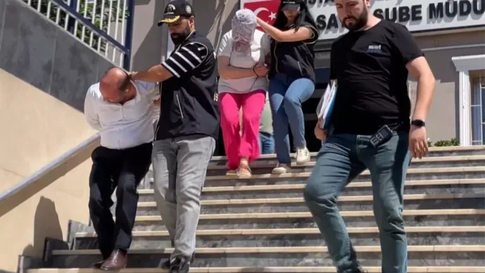 Istanbulda 285 Milyon Lira Dolandiriciligi Kari Koca Gozaltina Alindi