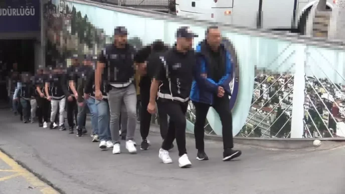 Istanbulda Yabancilara Usulsuz Vatandaslik Kazandirma Operasyonu 113 Supheli Gozaltinda