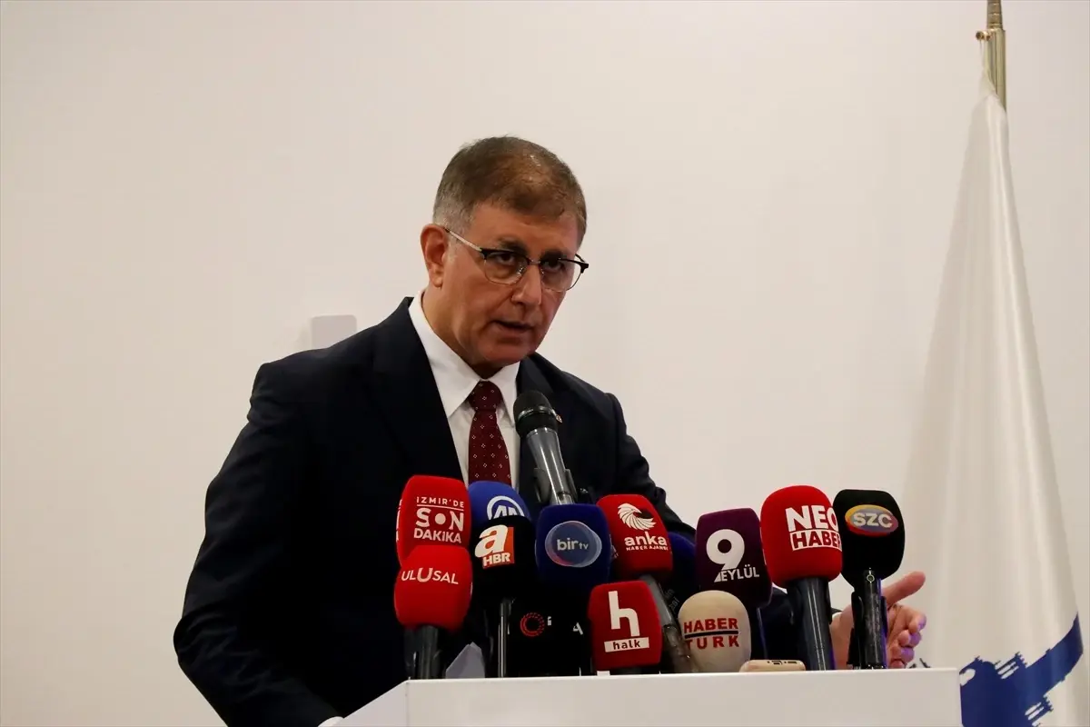 Izmir Buyuksehir Baskani Tugaydan Cop Sorunu ve Kooperatif Davasina Iliskin