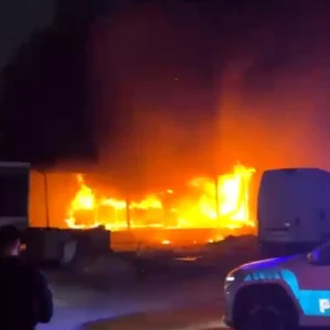 Izmirde Mobilya Fabrikasinda Yangin Panigi